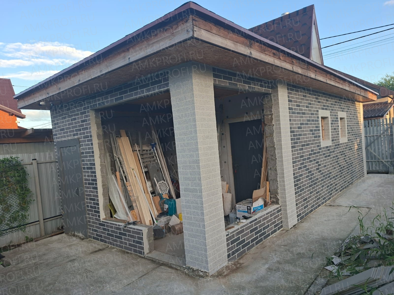 АМК панели для фасада дома в Московской области. Купить декоративные панели для фасада и внутренней отделки.