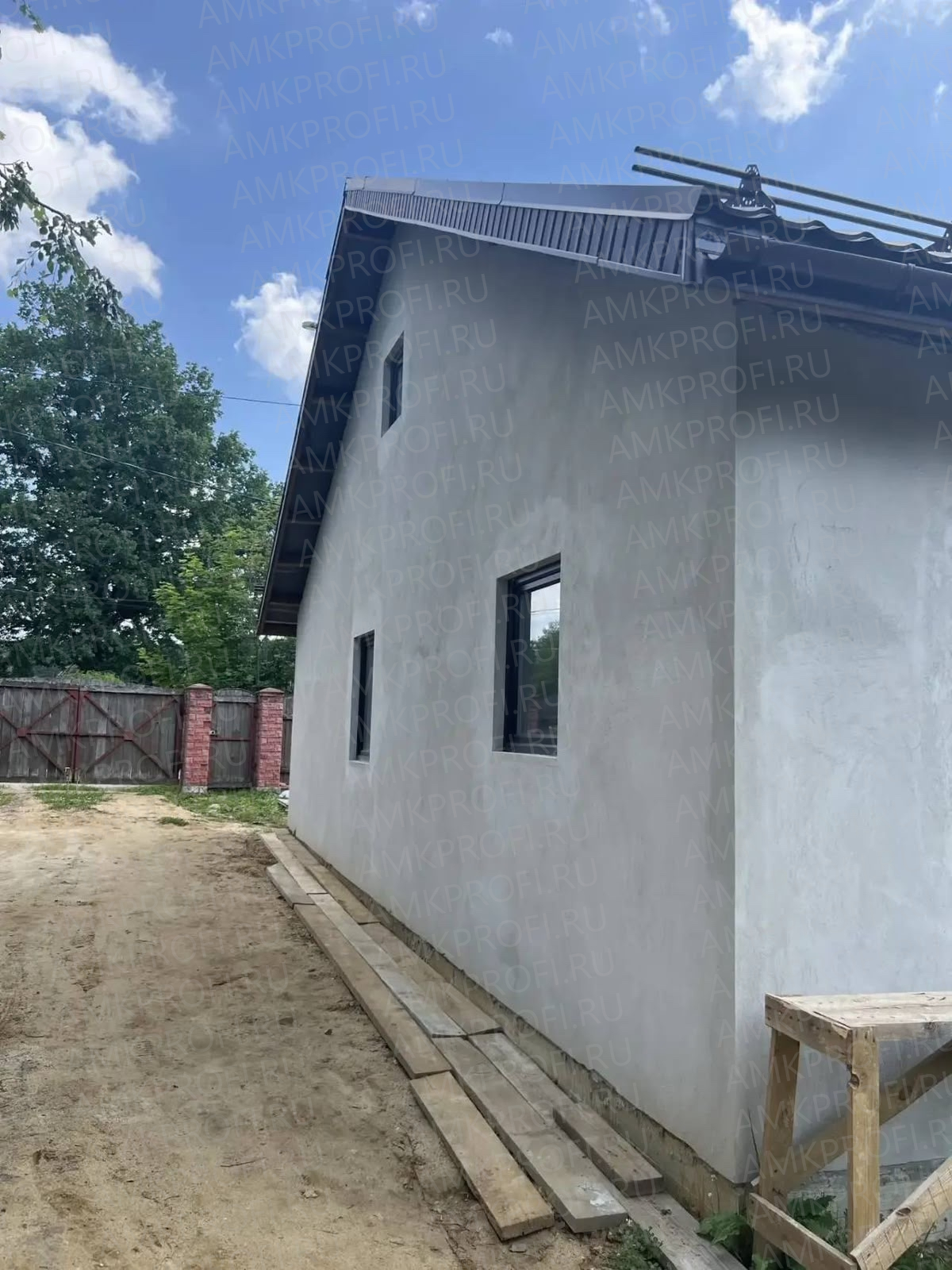 Панели АМК 100 Микс Кирпич в отделке фасада дома. Купить декоративные панели для фасада и внутренней отделки.