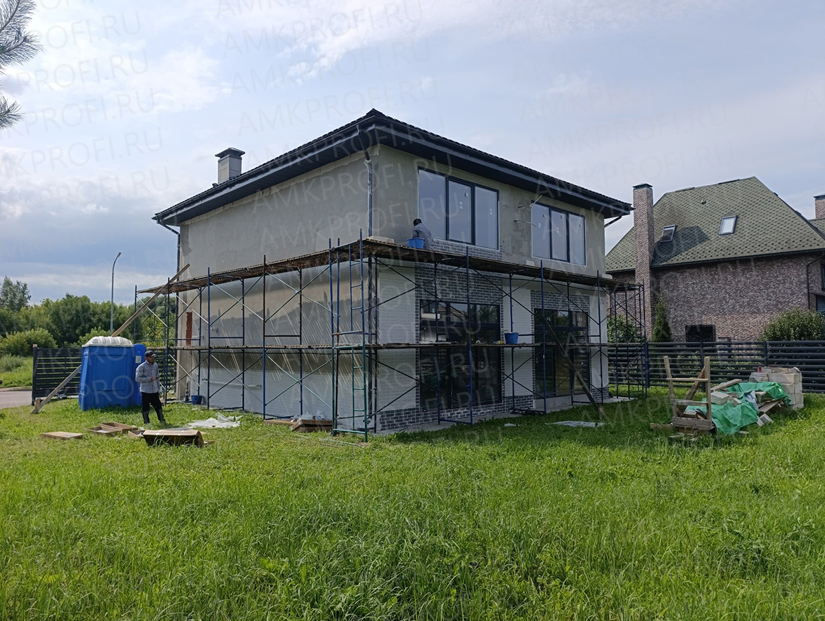 АМК фасад дома с использованием панелей АМК 001 Кирпич и АМК 010 Кирпич, МО, Домодедово. Купить декоративные панели для фасада и внутренней отделки.