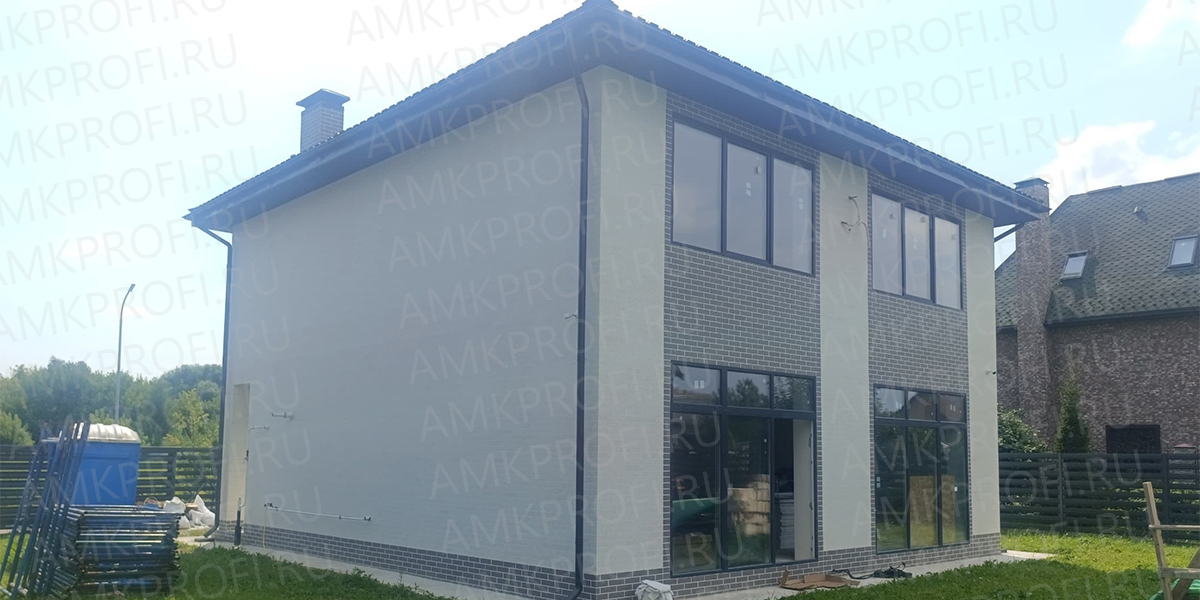 АМК фасад дома с использованием панелей АМК 001 Кирпич и АМК 010 Кирпич, МО, Домодедово